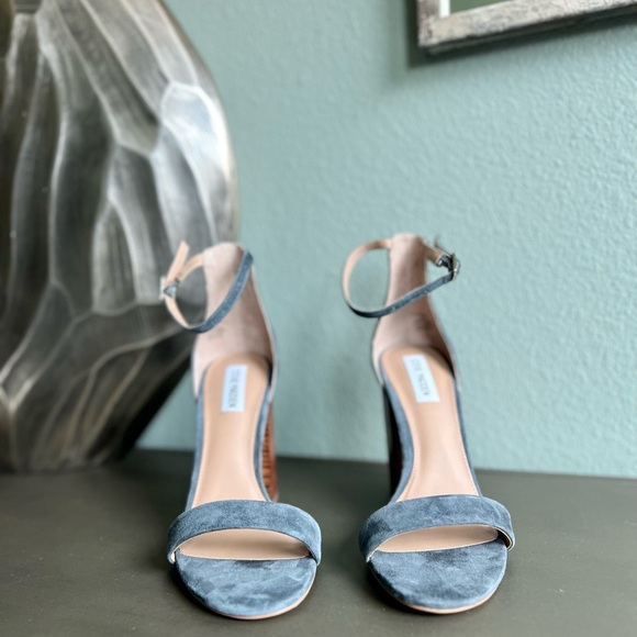 {Steve Madden} Carrson Suede Block Heels - Picture 5 of 7